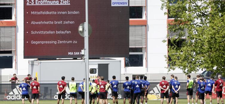 Bayern's players looking at the huge videowall during Wednesday's session