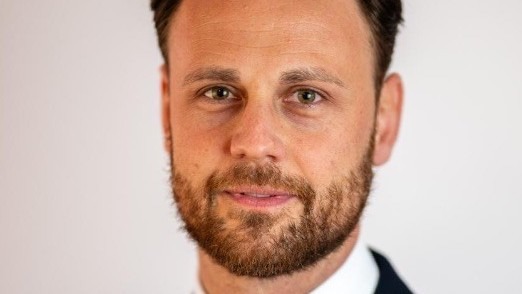 Christopher Vivell Headshot